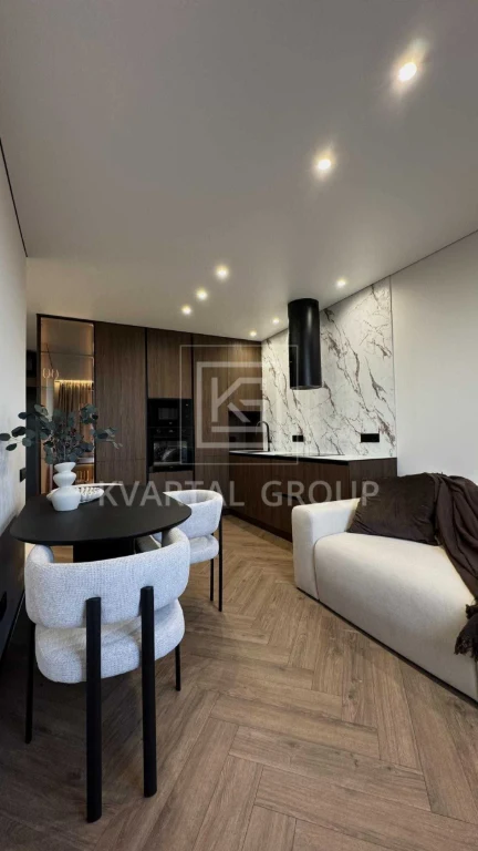 3-room apartment with expensive designer renovation! Centralni Residence