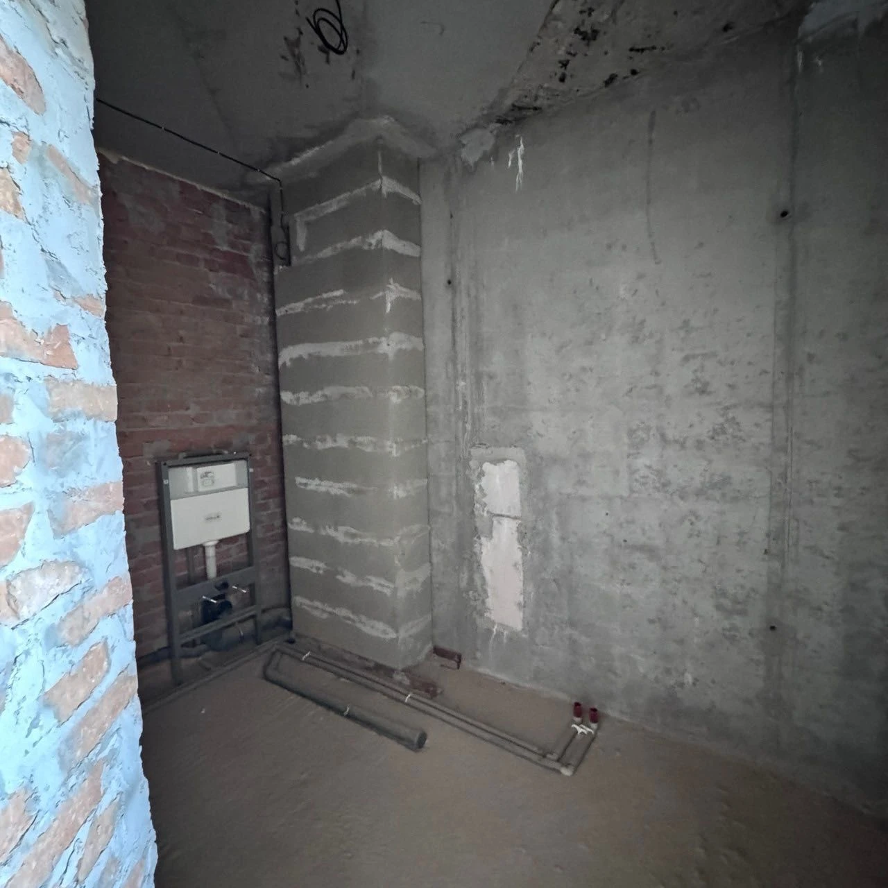 Apartment ready for full registration. 3-room apartment. Minimum 2% registration fee.