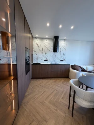 For sale, beautiful 3-bedroom apartment with new designer renovation!