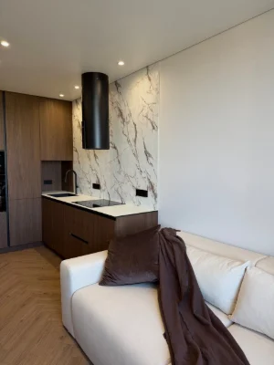 For sale, beautiful 3-bedroom apartment with new designer renovation!