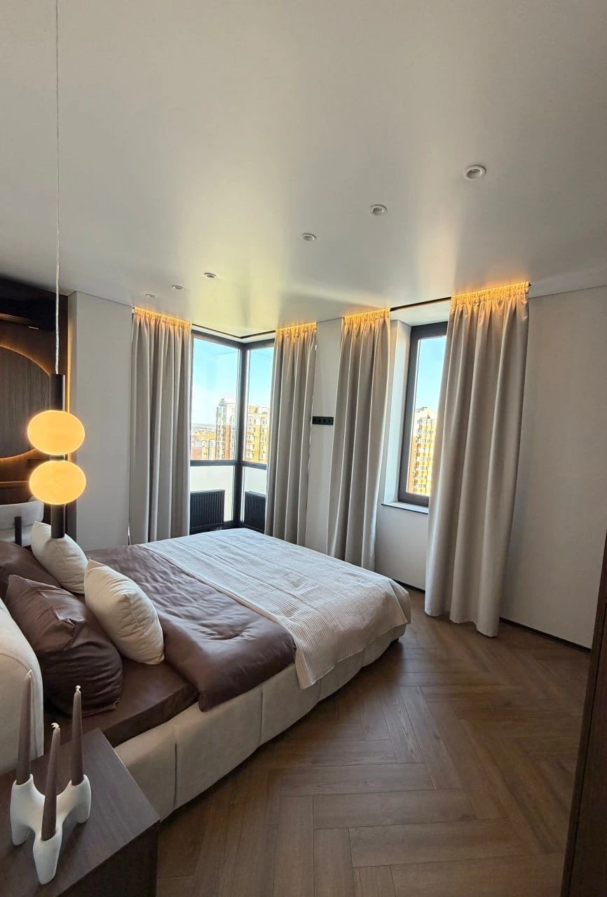 For sale, beautiful 3-bedroom apartment with new designer renovation!