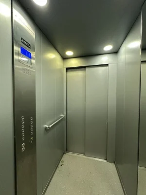 Прекрасне розташування в місті! Великий Квартира з сучасним ремонтом,