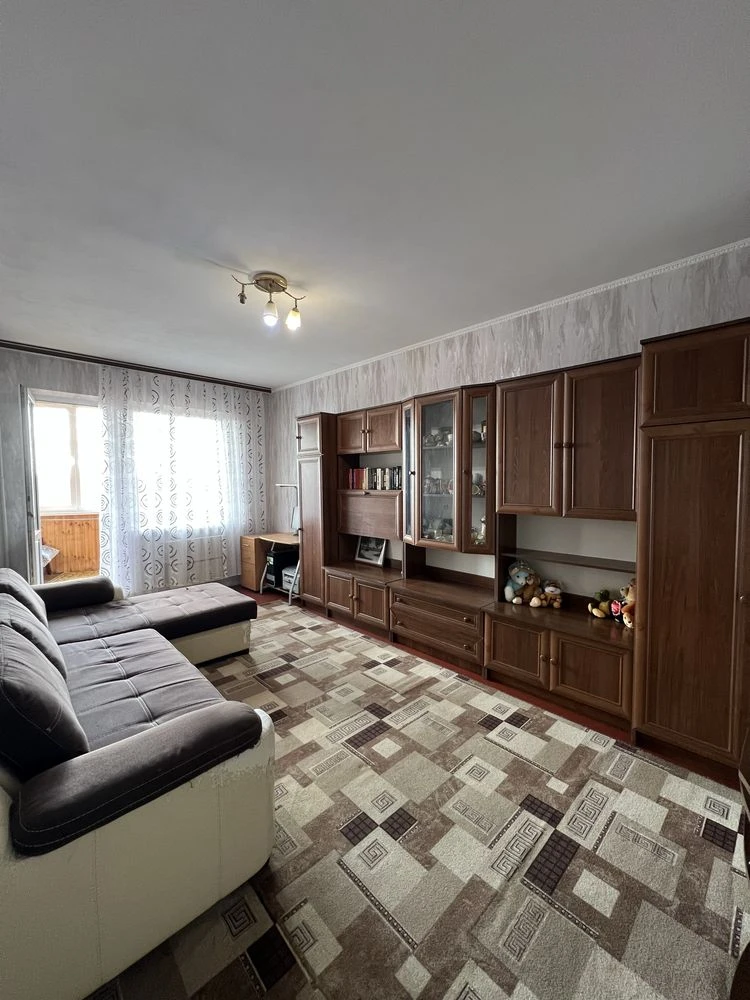 Three-room apartment near the park. Certificate available