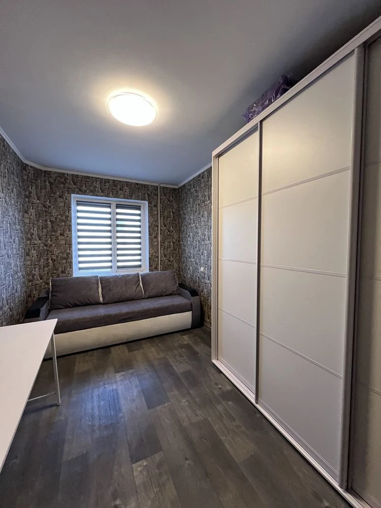 Three-room apartment near the park. Certificate available