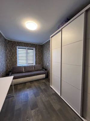 Three-room apartment near the park. Certificate available