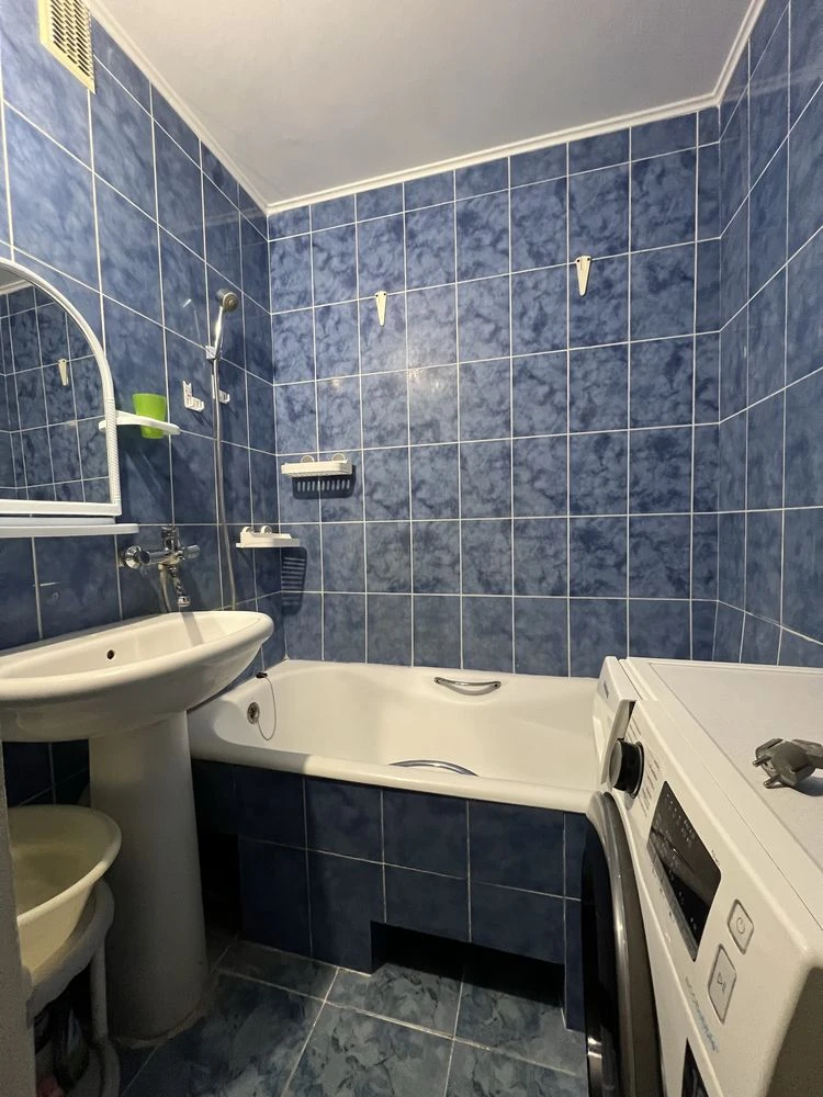 Three-room apartment near the park. Certificate available