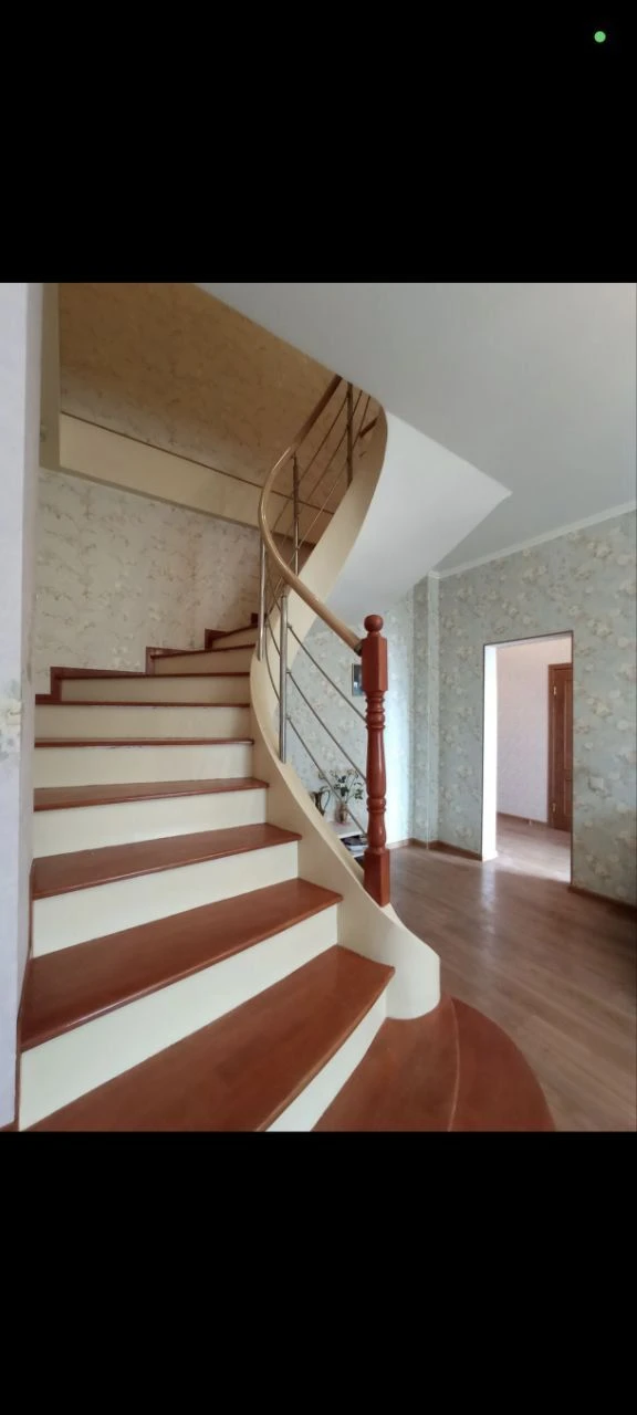 Sale of a 2-story apartment 111 sq.m with parking space in Irpin
