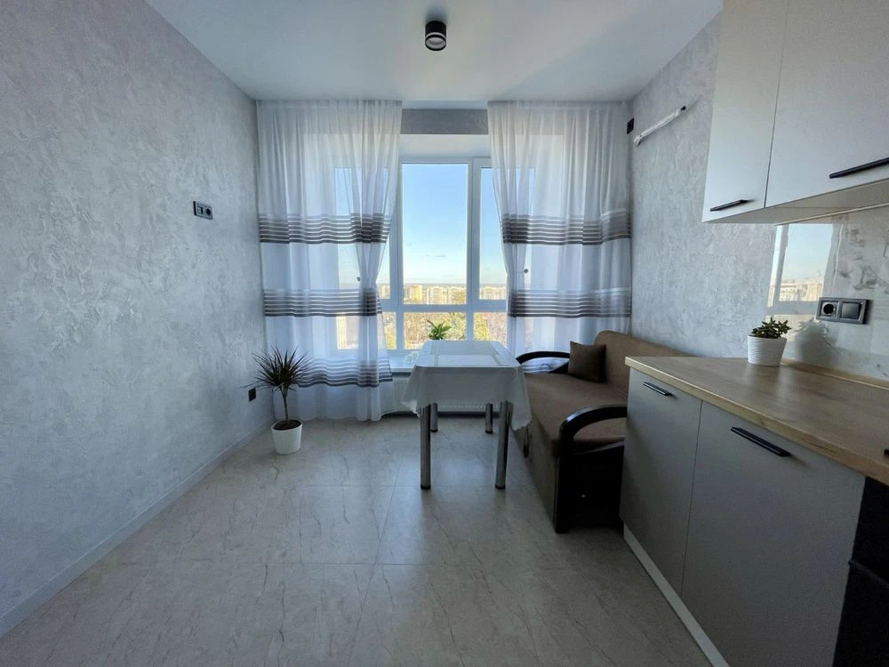 One-bedroom apartment renovated in ЖК Нові Метри Центр! Move in and live!