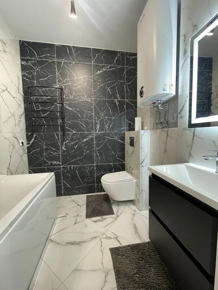 New renovated 2-room apartment in Central Park!