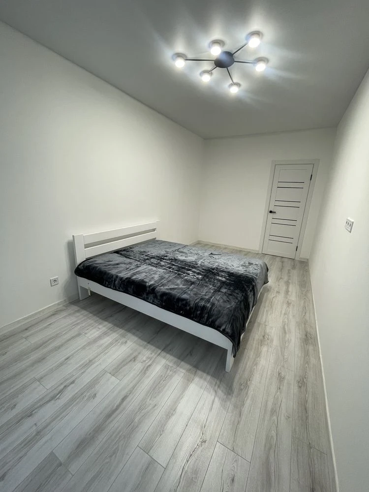 New renovated 2-room apartment in Central Park!