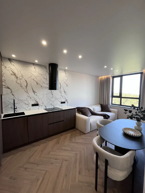 3-кімнатна квартира 79,6 м² з  ремонтом, вид на Центральний