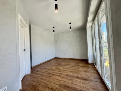 Park Mam! Two-room apartment with partial renovation! Tax