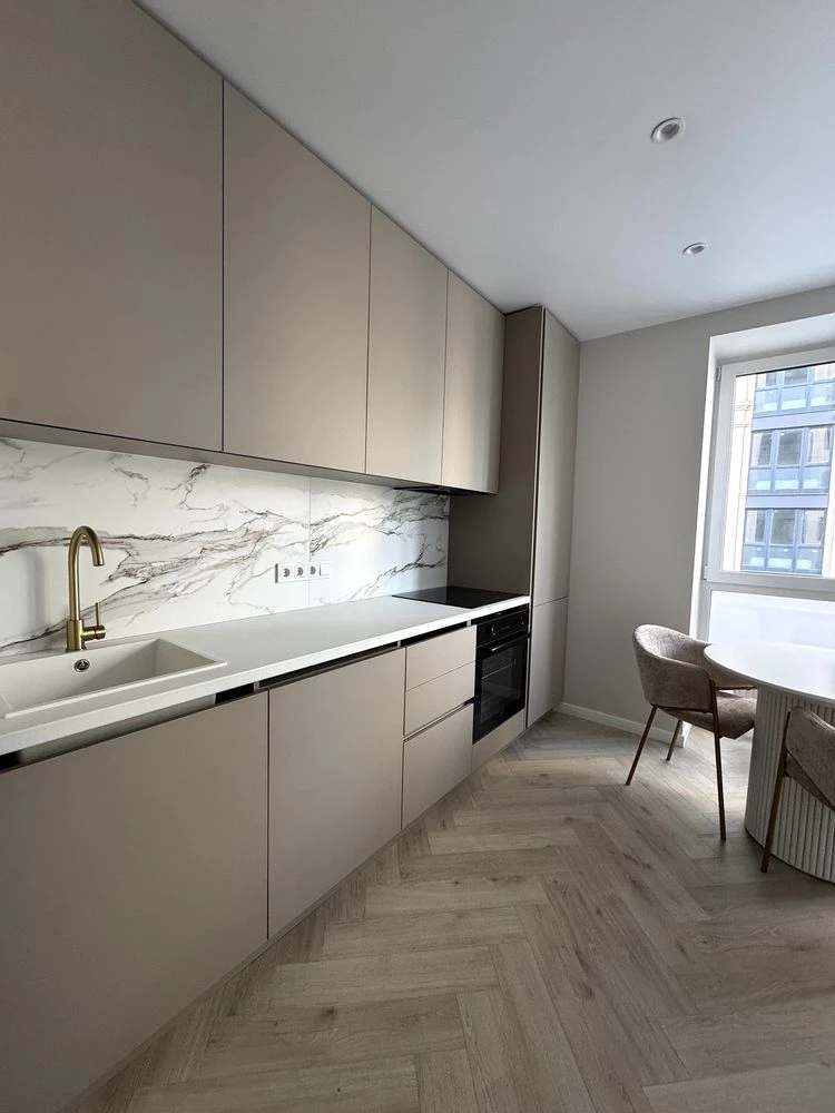 New apartment with designer renovation in the city center! Residential complex