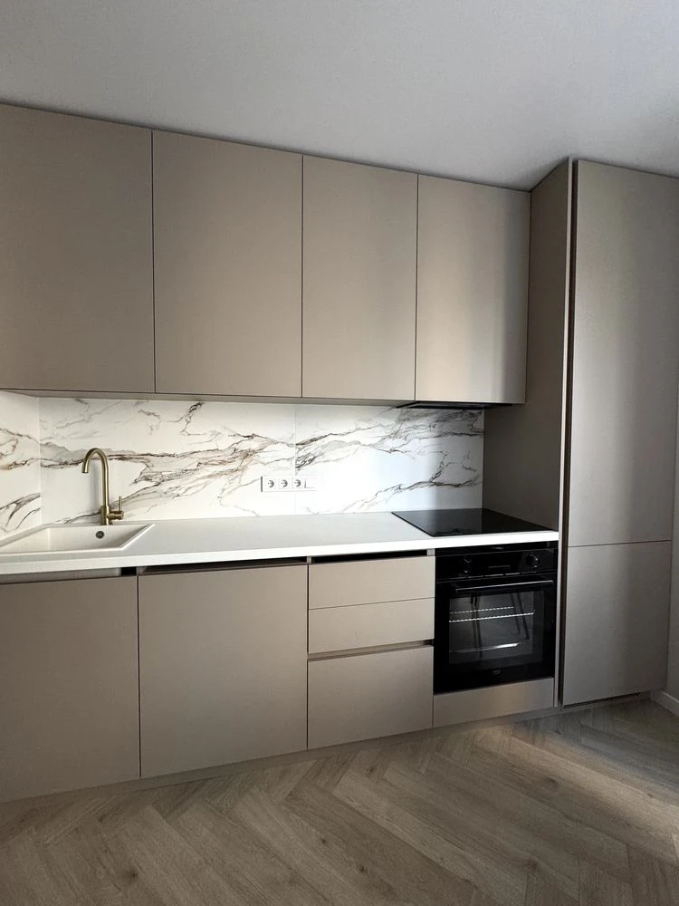 New apartment with designer renovation in the city center! Residential complex