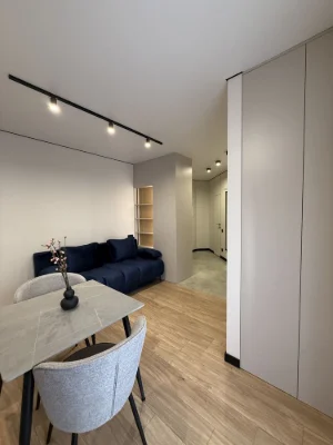 Business Class! Incredible spacious 1-bedroom apartment with renovation and balcony