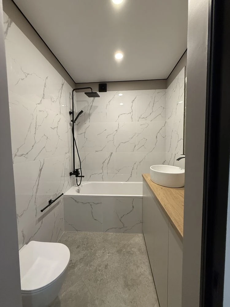 Business Class! Incredible spacious 1-bedroom apartment with renovation and balcony