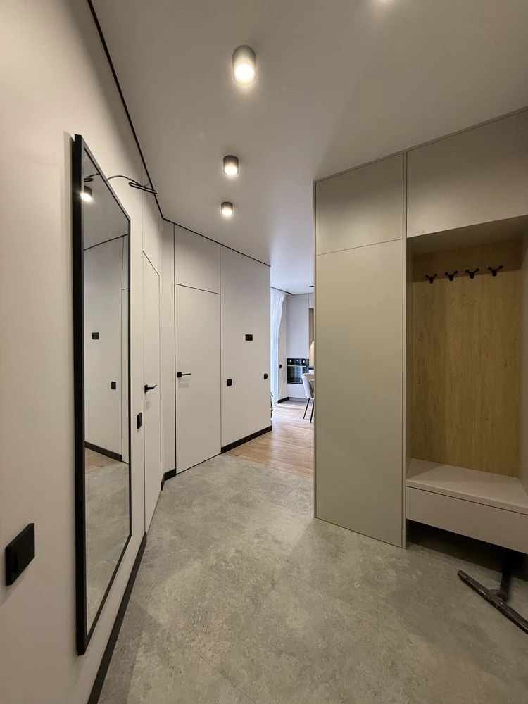 Business Class! Incredible spacious 1-bedroom apartment with renovation and balcony