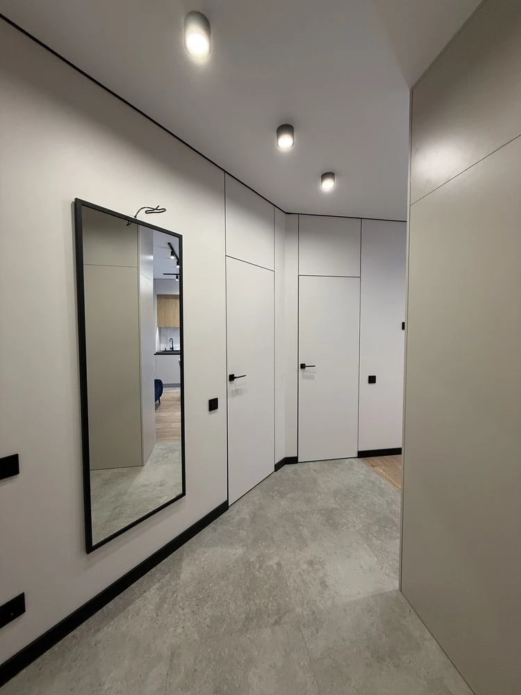 Business Class! Incredible spacious 1-bedroom apartment with renovation and balcony