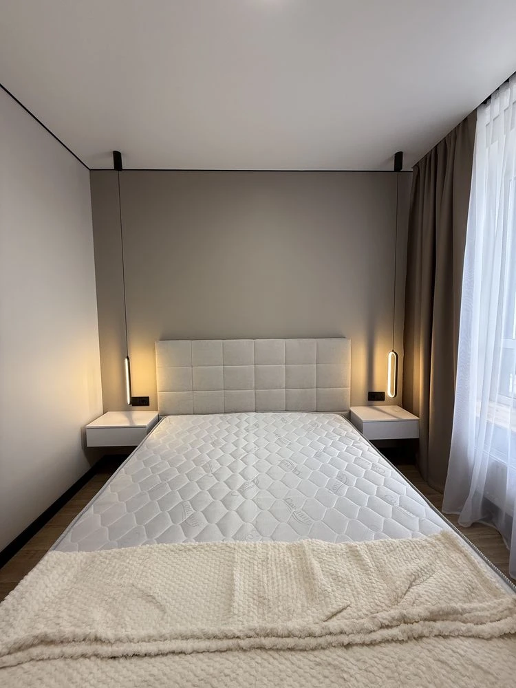 Business Class! Incredible spacious 1-bedroom apartment with renovation and balcony