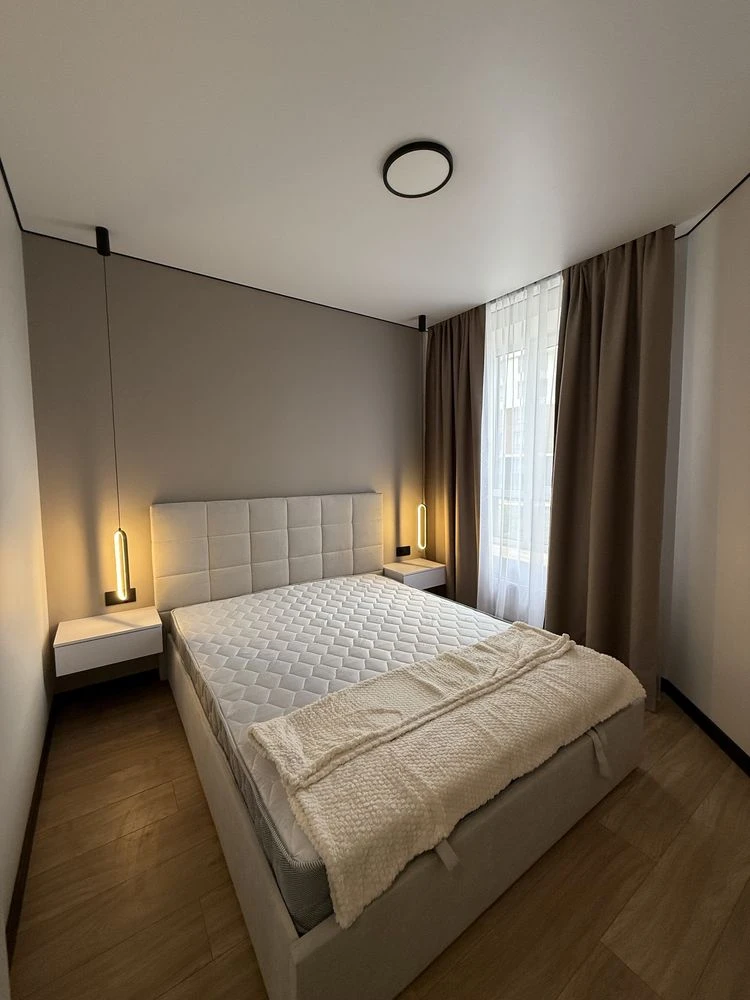 Business Class! Incredible spacious 1-bedroom apartment with renovation and balcony