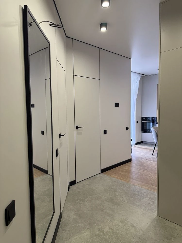 Business Class! Incredible spacious 1-bedroom apartment with renovation and balcony