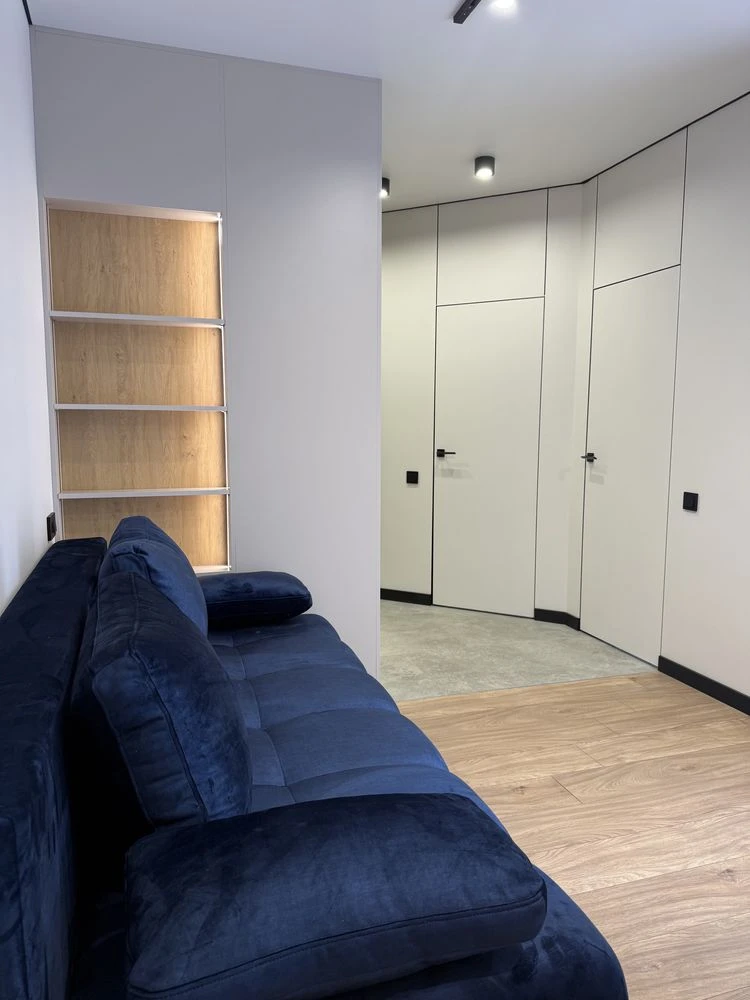Business Class! Incredible spacious 1-bedroom apartment with renovation and balcony