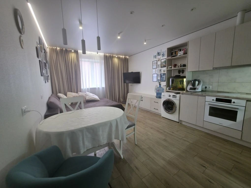 Продам 2к квартиру з ремонтом поруч з Центральним парком