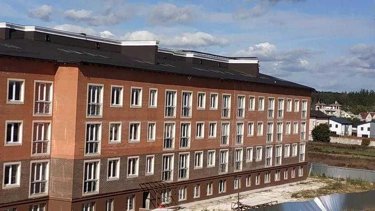 2-кімнатна квартира в новому цегляному будинку 75,1 м2. Можлива розстрочка на 36 місяців.