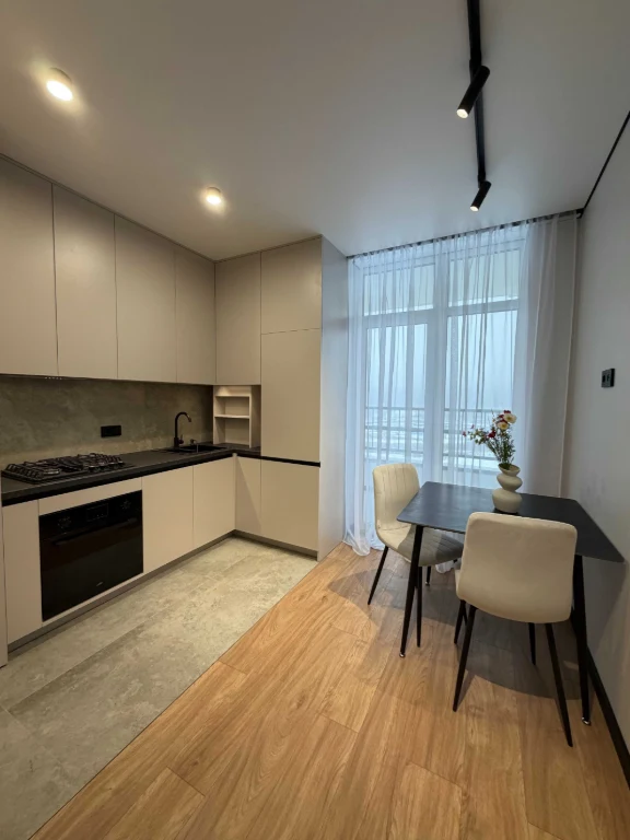 Luxury apartment renovated in business class residential complex in Irpin, gas