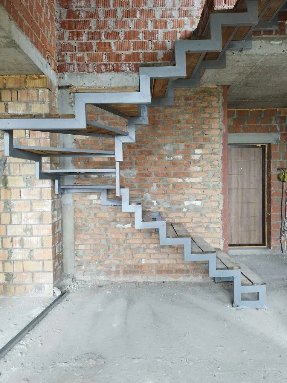 Exclusive Penthouse with Terrace. In Remnant. 2 Years Lease