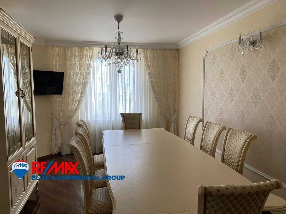 Without %. 5-room apartment in Zlatoustovsky residential complex 180 sq. m.