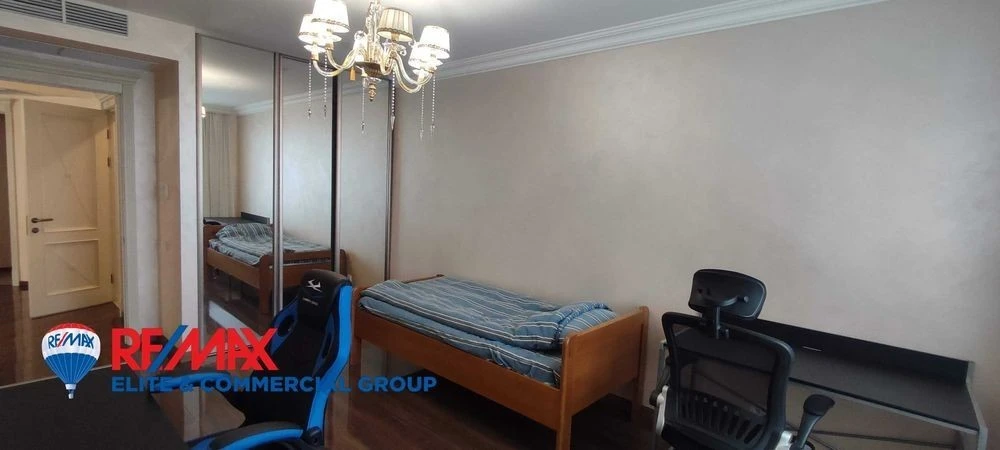 Without %. 5-room apartment in Zlatoustovsky residential complex 180 sq. m.