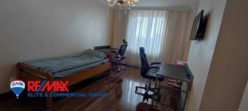 Without %. 5-room apartment in Zlatoustovsky residential complex 180 sq. m.