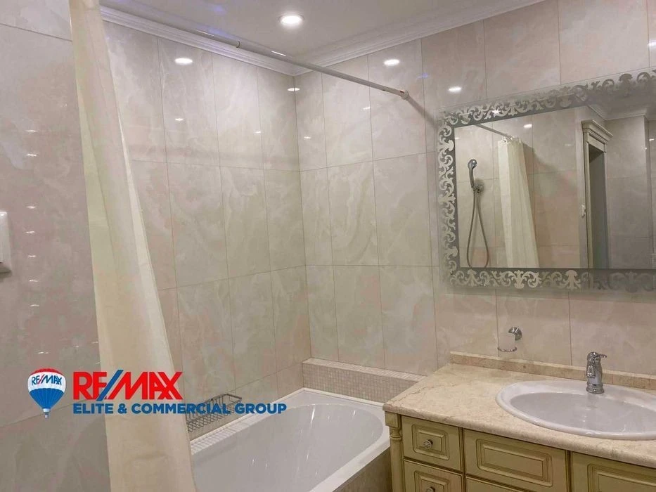 Without %. 5-room apartment in Zlatoustovsky residential complex 180 sq. m.