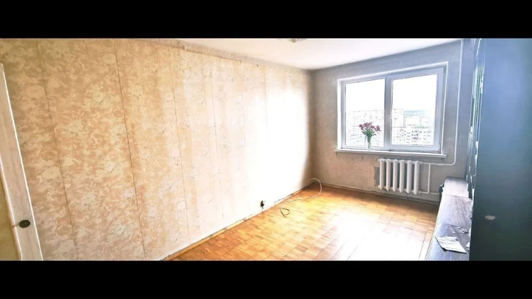 A 3-room apartment is being sold nearby without any commission for the buyer.