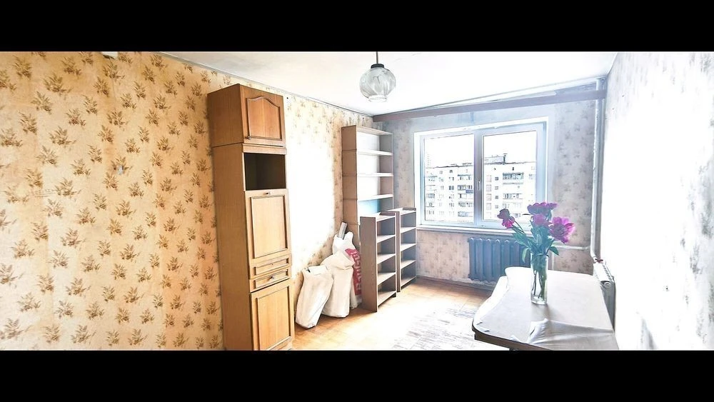 A 3-room apartment is being sold nearby without any commission for the buyer.
