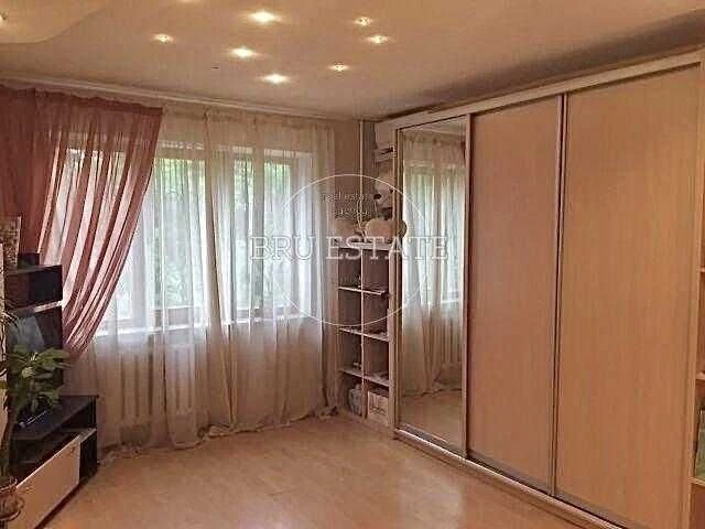 Продам 1 к вул.Чорних Запорожців 14/3  Воскресенка