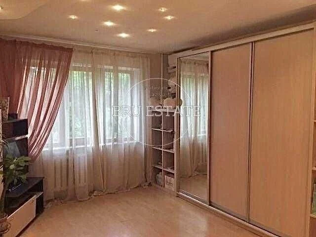 Продам 1 к вул.Чорних Запорожців 14/3  Воскресенка