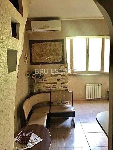 Продам 1 к вул.Чорних Запорожців 14/3  Воскресенка