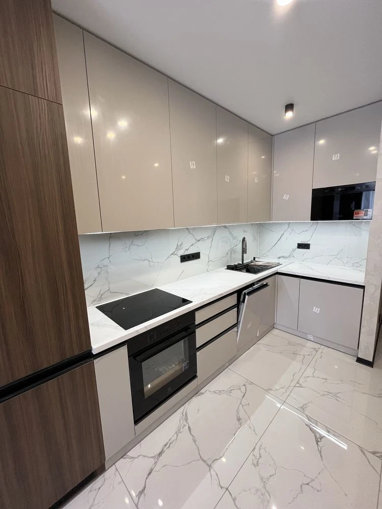 Шикарна євро 2к в районі Центрального парку. Держ програми -