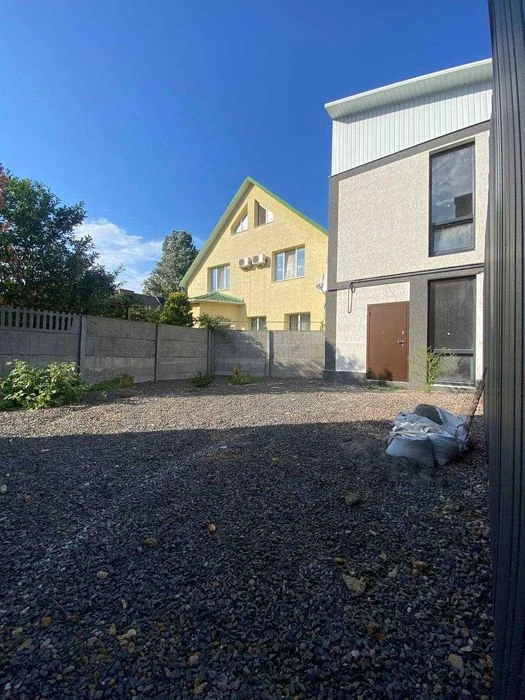 Duplex near Malinovsky Market | 54 m², renovated, 2 acres