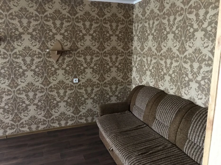 Apartment for sale in the first building near the Armeyskaya metro station.