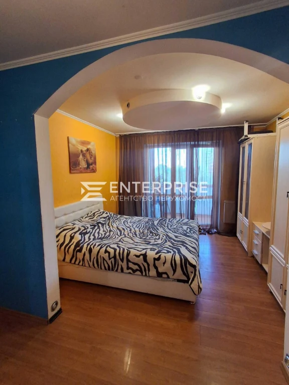 3-room apartment for sale, Yefremova St., near Akademmistechk metro station