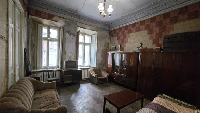 Центр. Продам 3-х комнатную квартиру 53 кв.м, 1 этаж, АГВ/Г