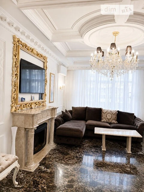 Sale of 3-room apartment 116 sq. m. on Andriy Verkhoglyada St. 15 •