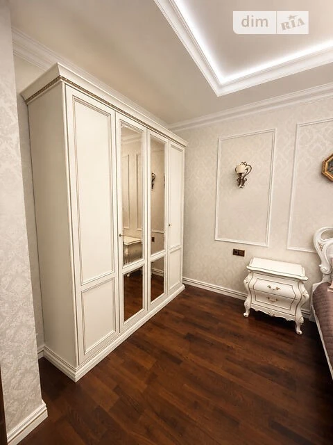 Sale of 3-room apartment 116 sq. m. on Andriy Verkhoglyada St. 15 •