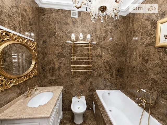 Sale of 3-room apartment 116 sq. m. on Andriy Verkhoglyada St. 15 •