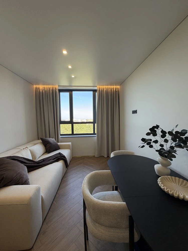 New apartment! 3 separate bedrooms and kitchen living room! Central