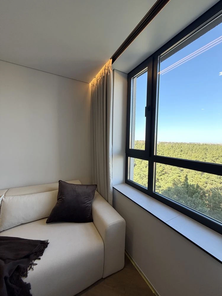 New apartment! 3 separate bedrooms and kitchen living room! Central