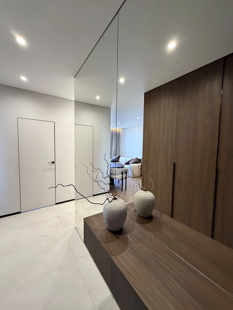 New apartment! 3 separate bedrooms and kitchen living room! Central